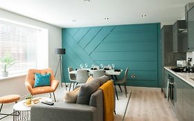 Central Leeds Apartments Near Station - 1 To 3 Bedroom Options - Sleeps 1 To 6